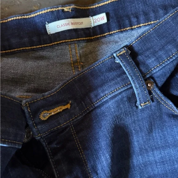 Levi’s Women’s Classic Bootcut Darkwash Jeans 20W - Picture 2 of 7